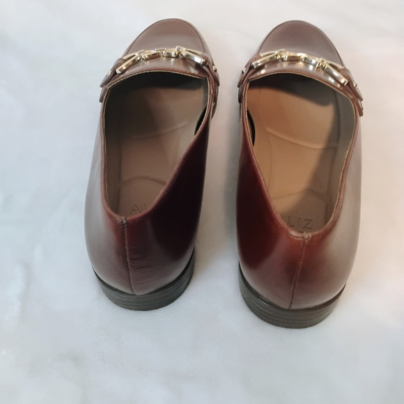 Naturalizer Gala Slip On Loafer Shoes Womens 8.5 Mahogany Leather Gold Accents - Picture 3 of 6